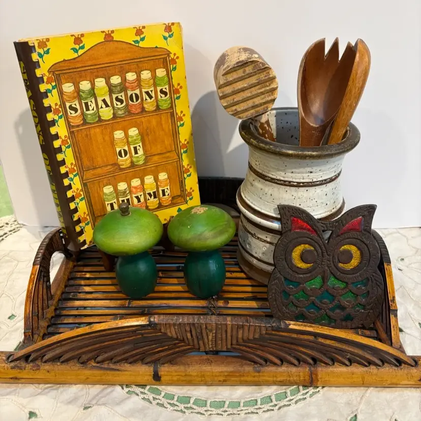 Vintage 70’s Kitchen Vignette & my favorite 😍