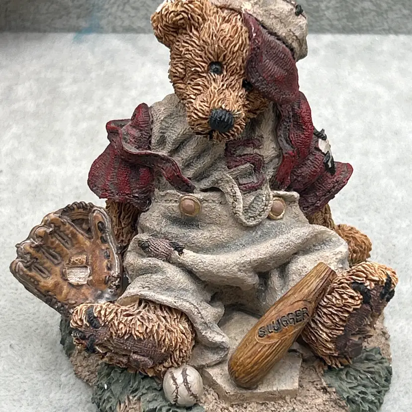 Boyds Bears & Friends “Slugger” Baseball Bear Figurine 1993 Style 2225 Resin Collectible