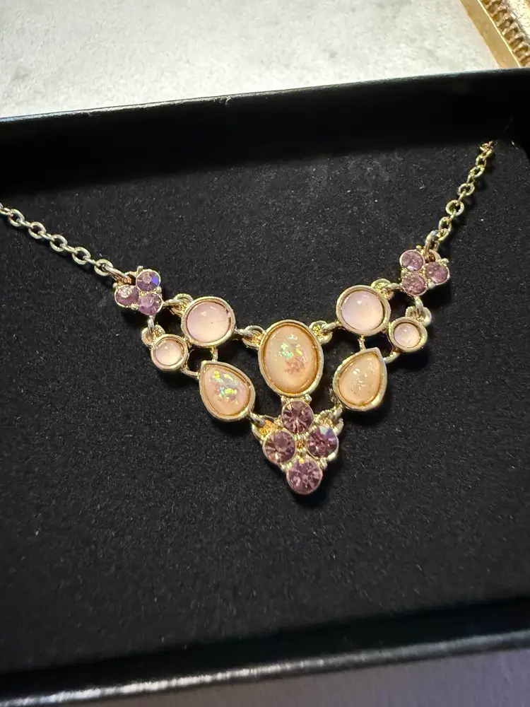Vintage NOS AVON Orchid Bliss Delicate Frontal Necklace