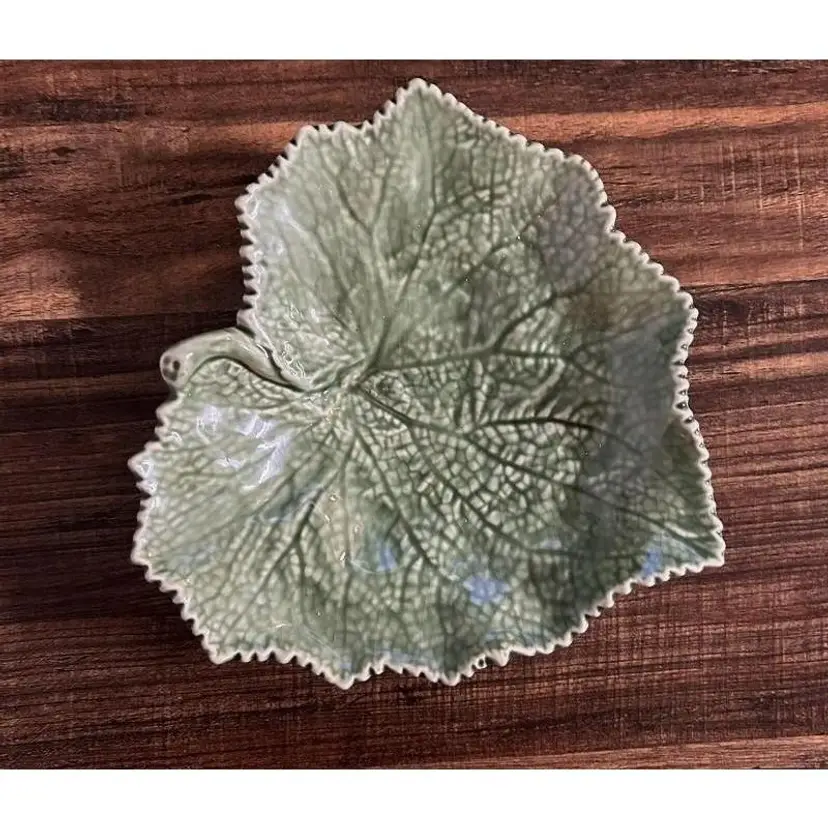 Vintage Bordallo Pinheiro Portuguese Green Leaf Dish