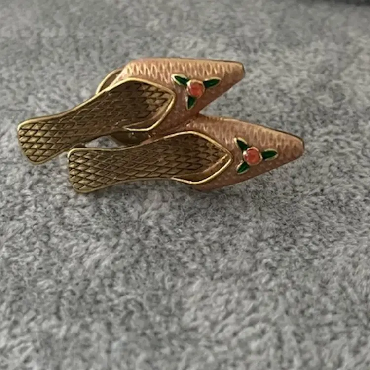Set Of 2 Vintage Avon Pins