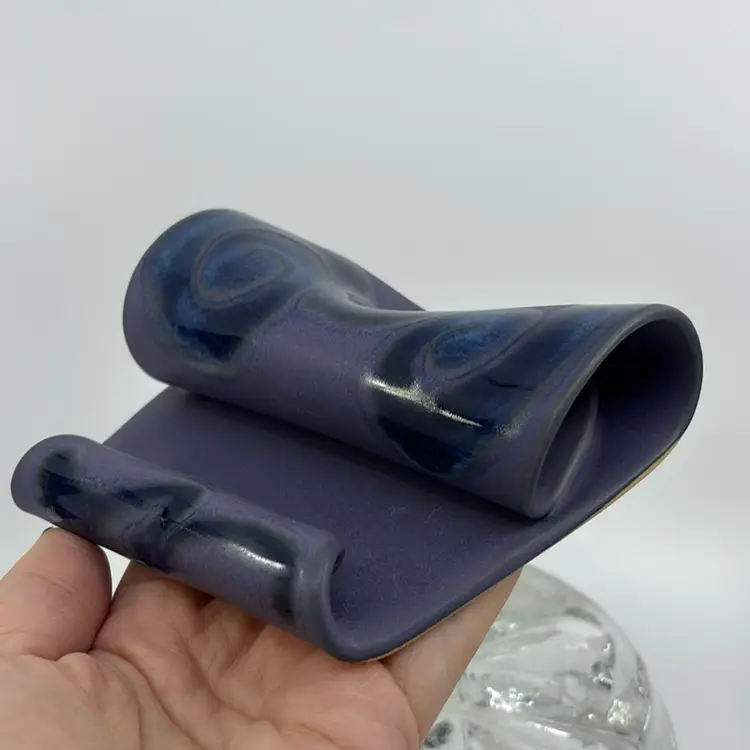 Hilborn Pottery Canada Cell Phone Stand 4.5W 3.75D