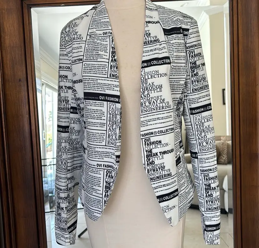 OVI Women’s fitted newspaper print Jacket Size  Large