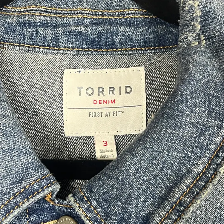 Torrid Denim Jean Jacket Women’s Size 3X Blue Distressed Button Front Classic Fit