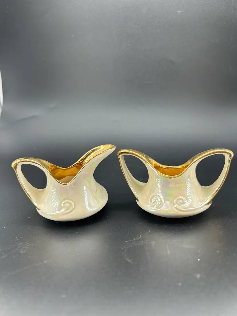 PAIR OF MCM IRIDESCENT CREAM AND SUGAR PITCHERS BY PEARL CHINA