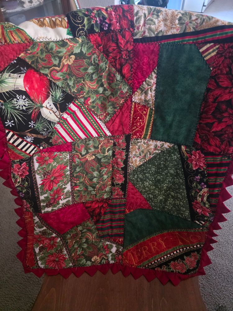 Sm Crazy Quilt Christmas Runner
