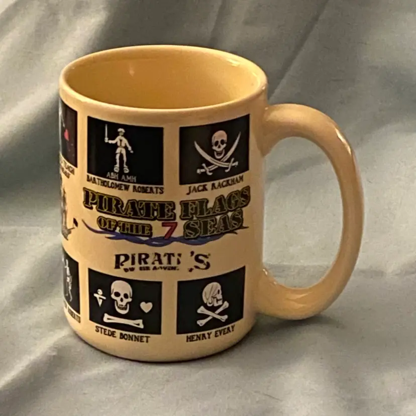 Ceramic Beige Black Coffee Mug Cup Pirate Flags Of The 7 Seven Seas 4”H Pirates