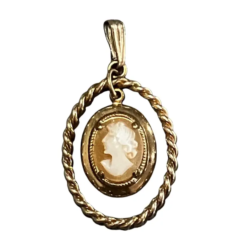 Vintage Cameo Pendant