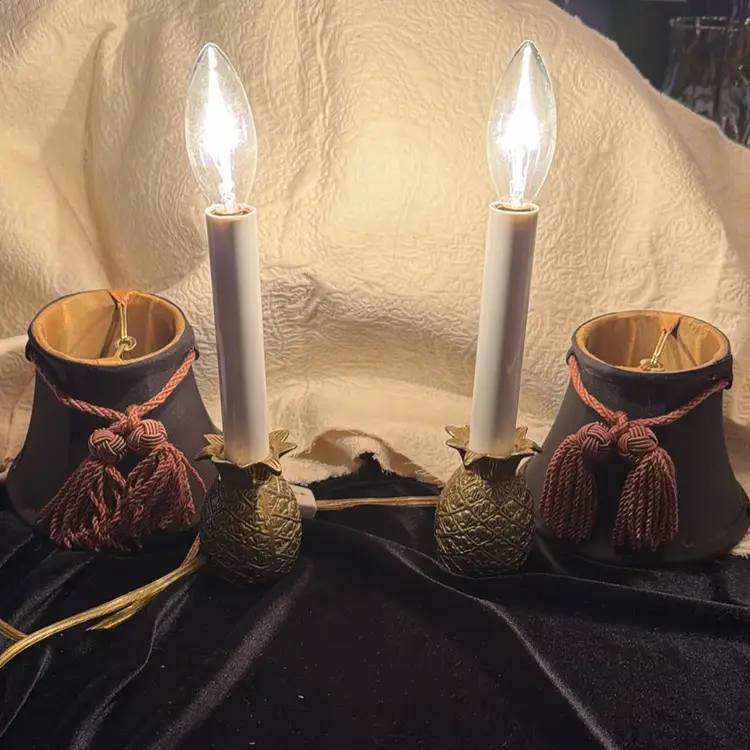 Beautiful vintage Pair Solid brass pineapple electric candlestick lamp. 
Style: Hollywood Regency and Chinoiserie styles.   7.5” Tall without bulb.  Perfect for a Kitchen Light.  Note, Bulb not included