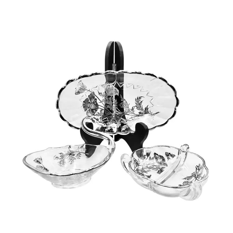 VINTAGE GLASS
SERVING COLLECTION
By Cambridge Glass 1940s
Holiday Hosting
Holiday Hosting