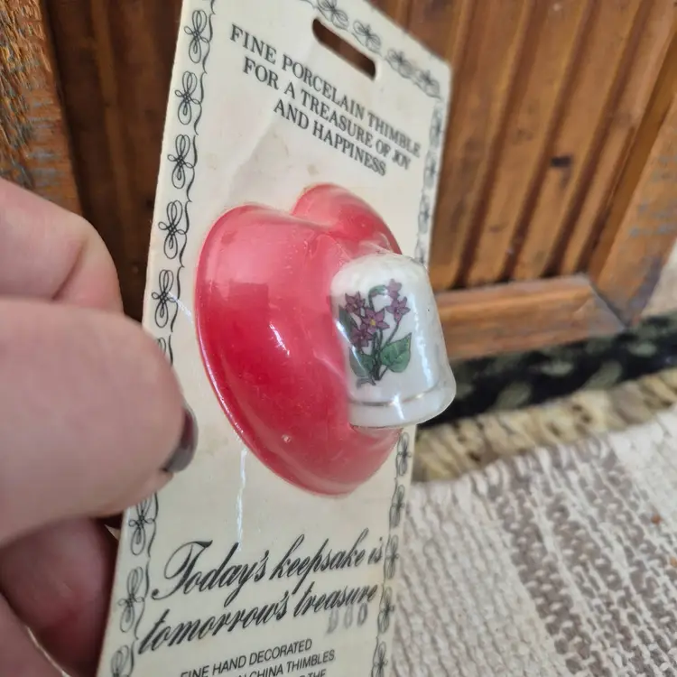 Vtg sewing porcelain thimble with forget me not floral