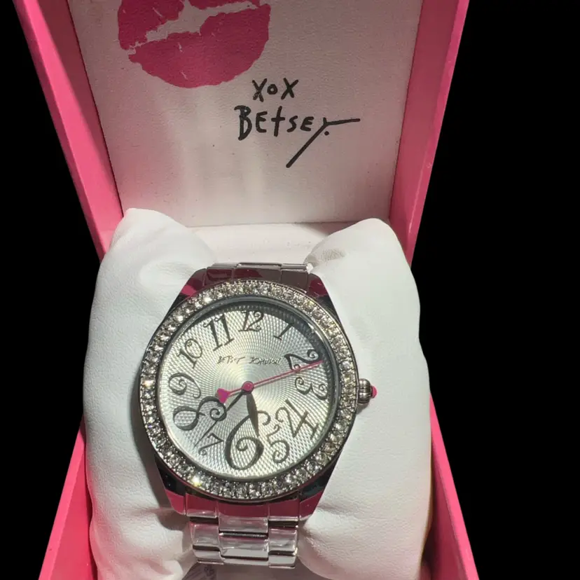 BETSEY JOHNSON WATCH LADIES WITH CRYSTAL ACCENTS Works Extra Links Included Jewelry Watch Designer