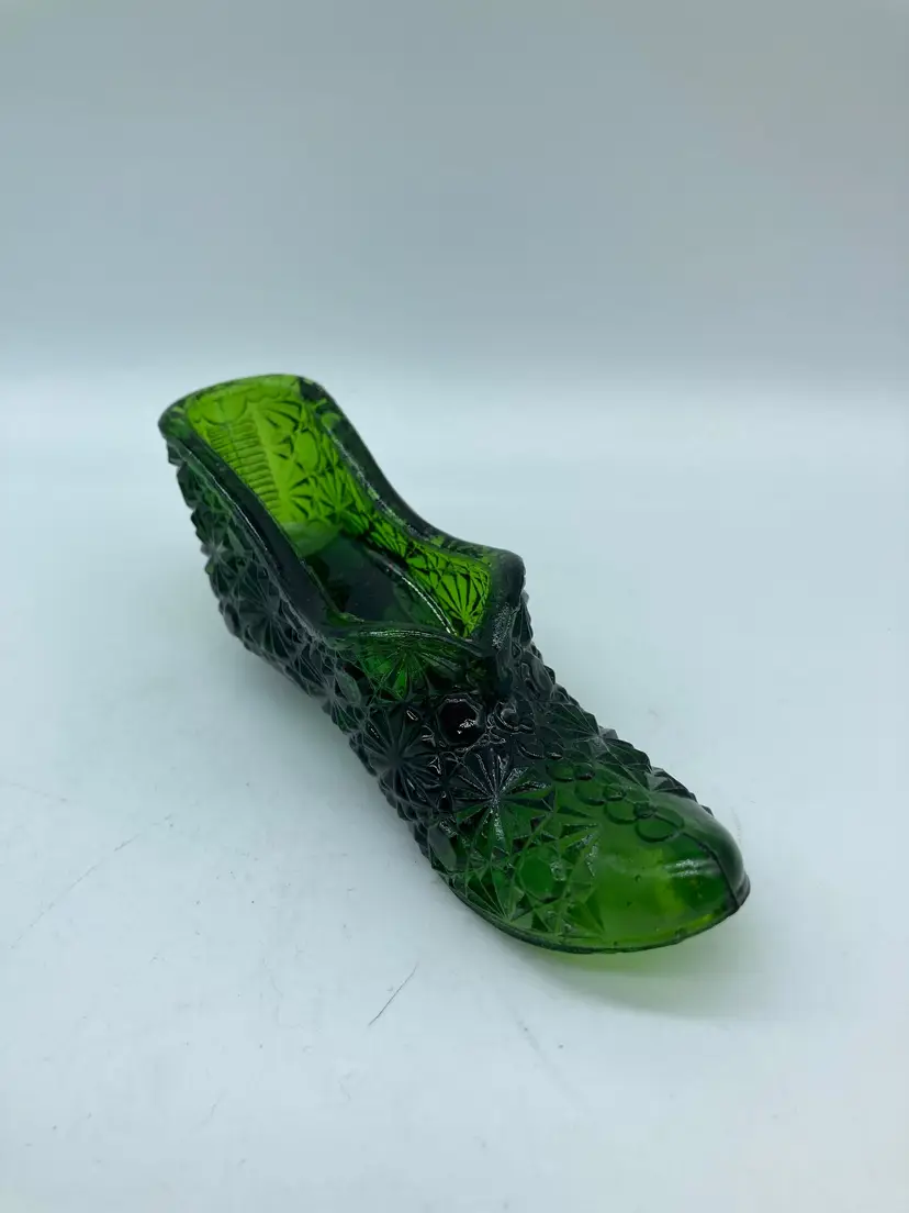 Vintage L.G. Wright Green Glass Slipper: Daisy and Button Pattern