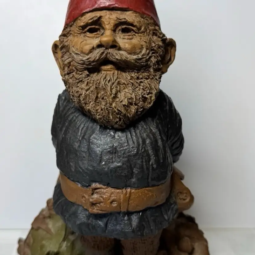 Vintage Tom Clark resin”Forest Gnome” With Certificate Of Authenticity With 1978… However Figurine Has 1983