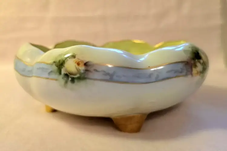 Q & E. G. Royal Austria Vintage Scalloped Edge Footed Bowl