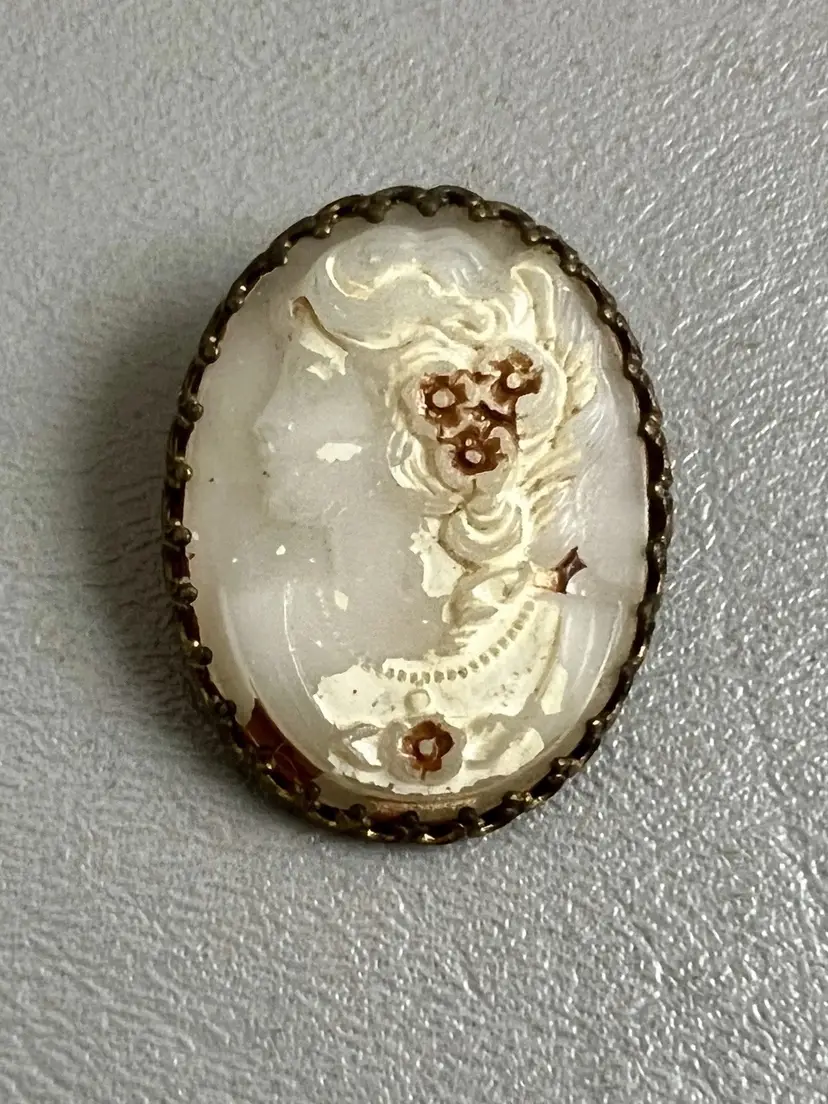 Antique Vintage 1”x1.25” Cameo Left Facing Lady Brooch Lapel Pin Victorian