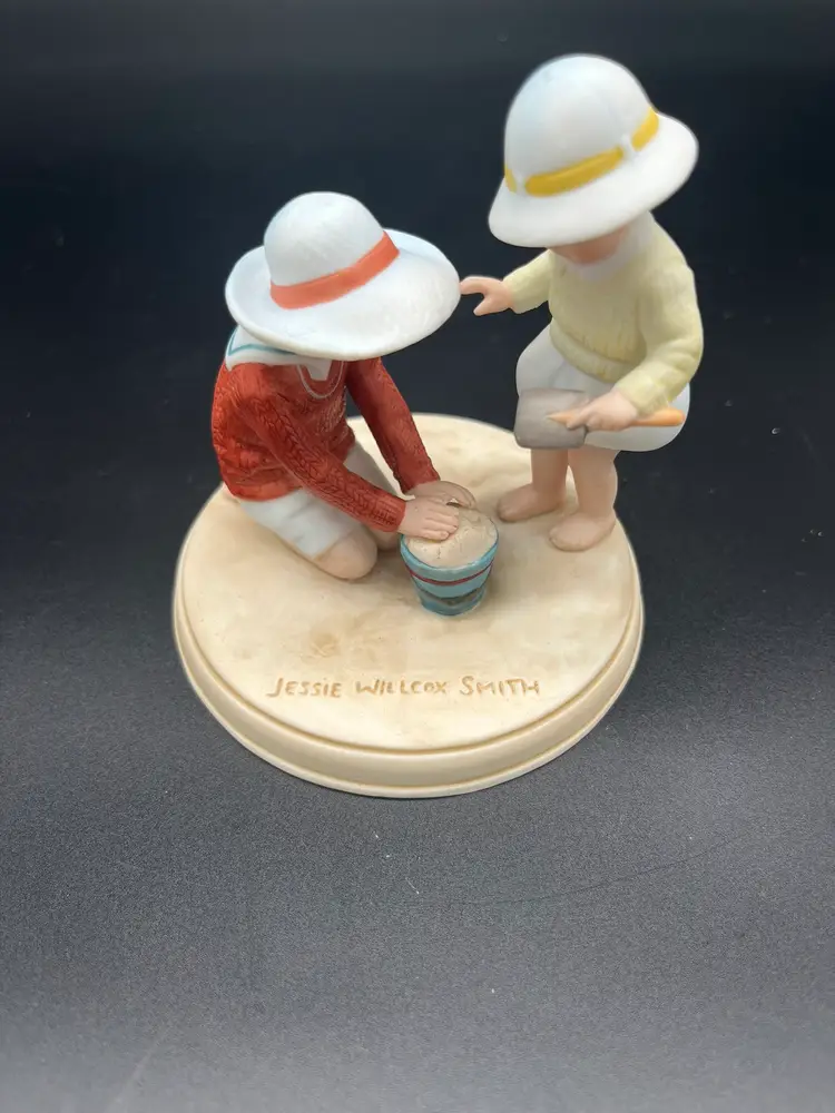 1986 Avon "Summer Fun" Figurine - Jessie Wilcox Smith Collection