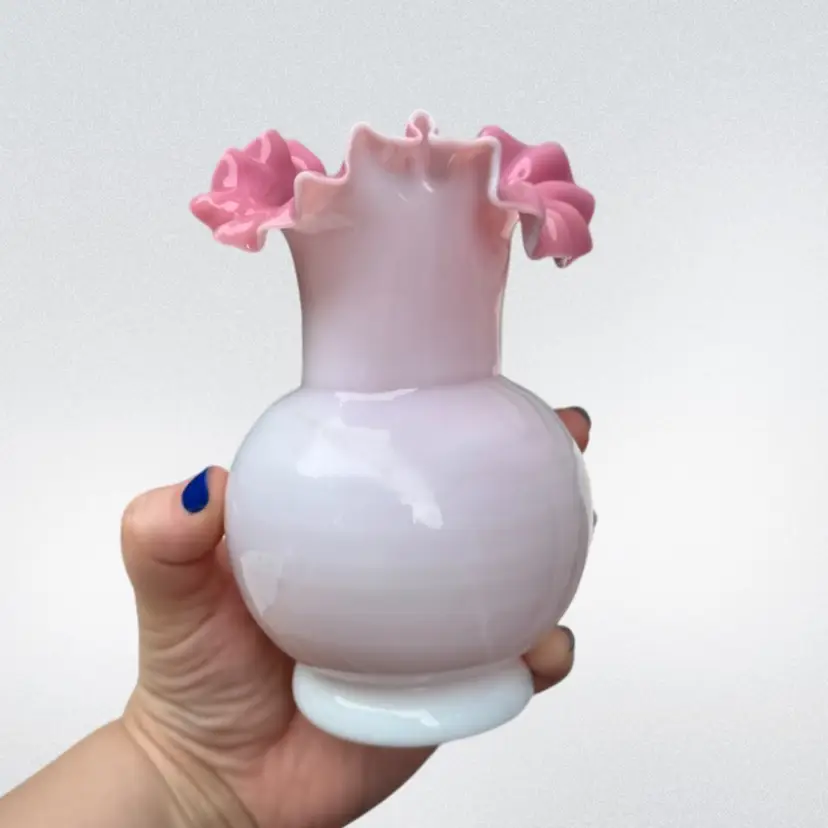 Vintage 5.75in Victorian Bristol Glass White And Pink Cases Glass Ruffle Vase