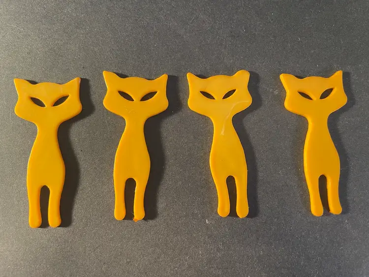 Vintage Yellow Cat Red Scotty Dog Buttons