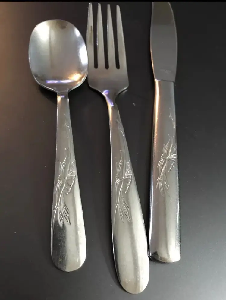 Utica Floral Swag Stainless Flatware Silverware Glossy Spoon Fork Knife USA￼