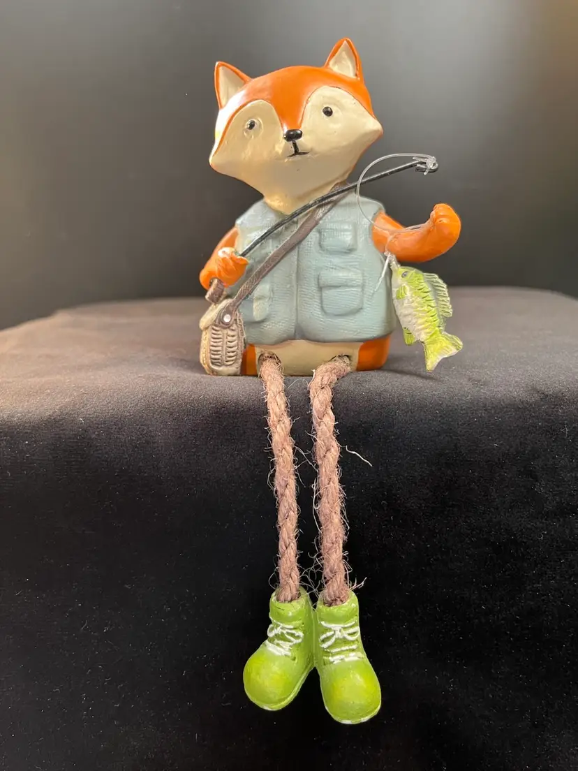 Fishing Fox Shelf Sitter