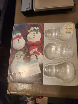 Wilton Mini Snowmen sealed
