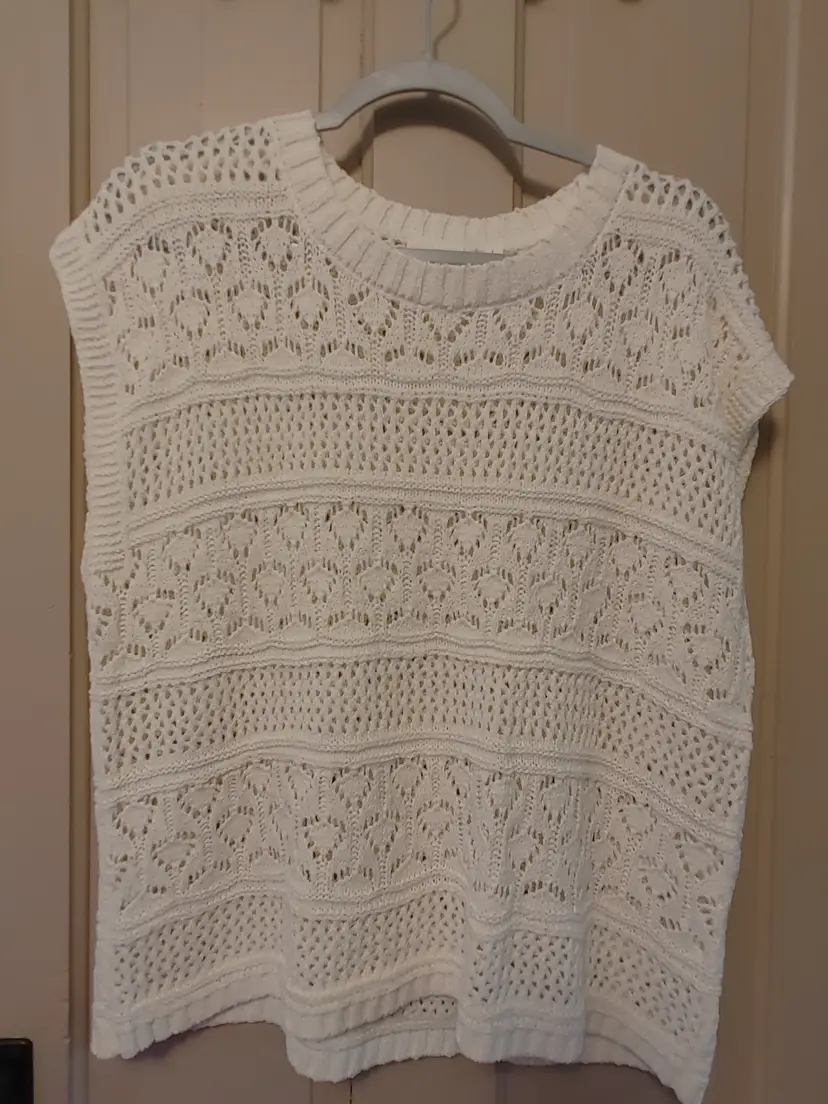 Top- Brand: Cyrus. Size Large. Cream knit top. Material- 69% acrylic, 31% nylon.  No callouts.
