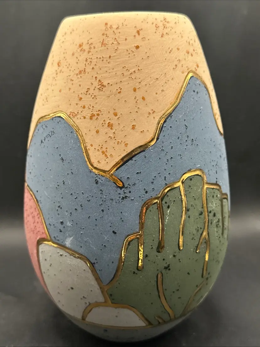 Vintage Hard To Find! Beautiful Mesa Pottery Vase - 22K Gold Trim Made In Canada Ex Cond