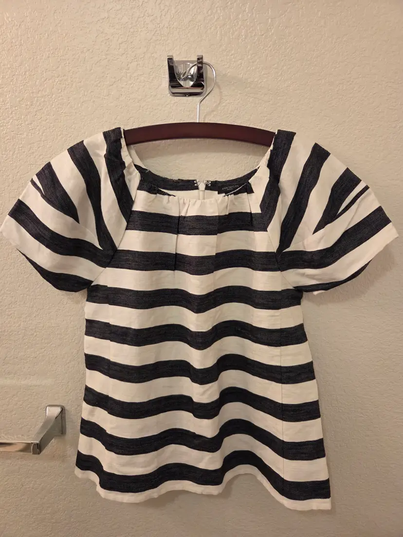 NWOT Ann Taylor Petite 00P Ladies Black and White Striped Short Sleeve Blouse