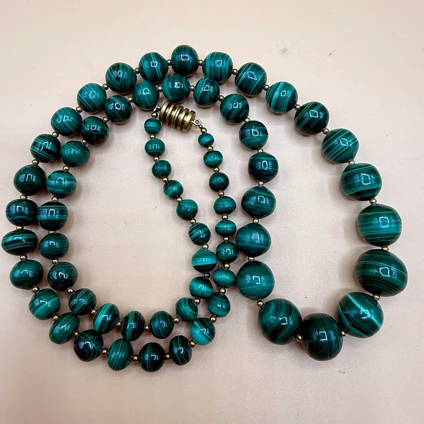 Stunning Graduated Malachite Bead Barrel Closure Necklace 26”126.6 Grams