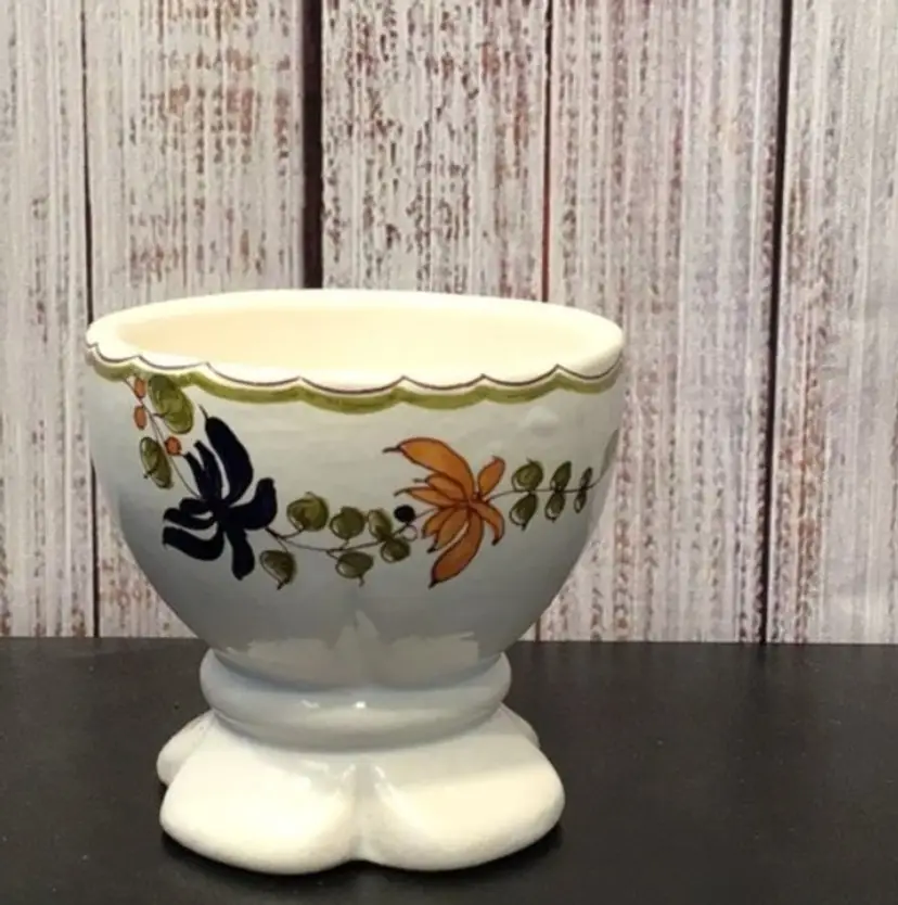 Vintage Moustiers France vintage Eggcup XVIII Decors