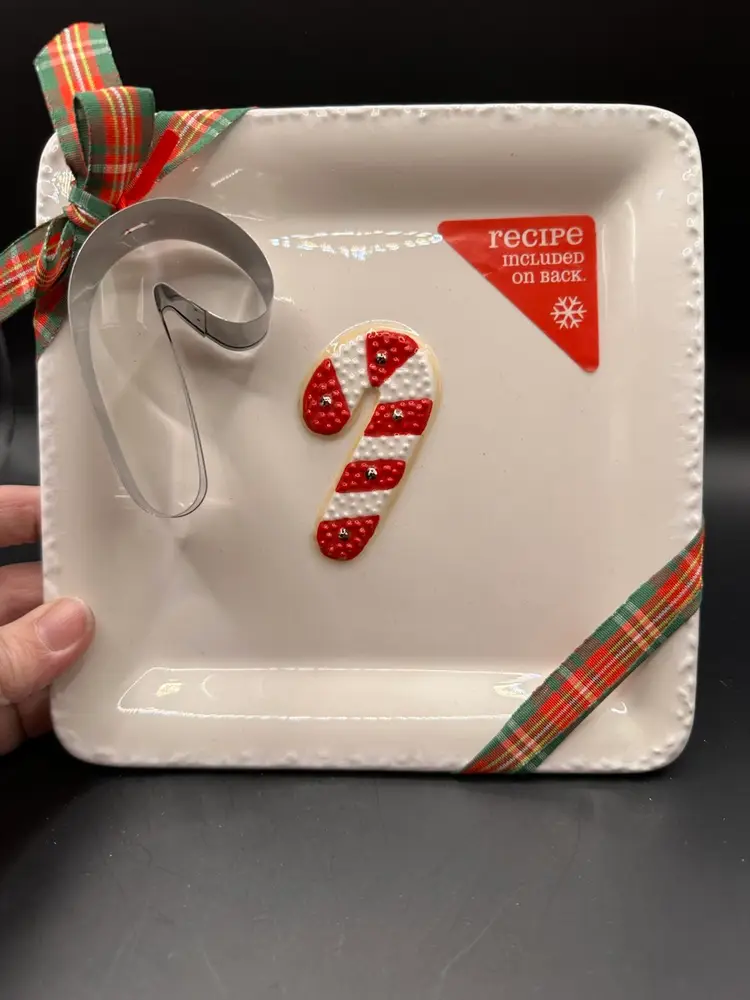 Hallmark White Platter
With Candy Cane Cookie Cutter
Cookie Recipe