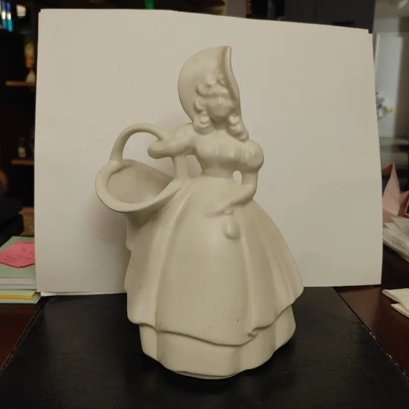 Haeger Southern Belle Planter. 9.5 inches high. No chips.