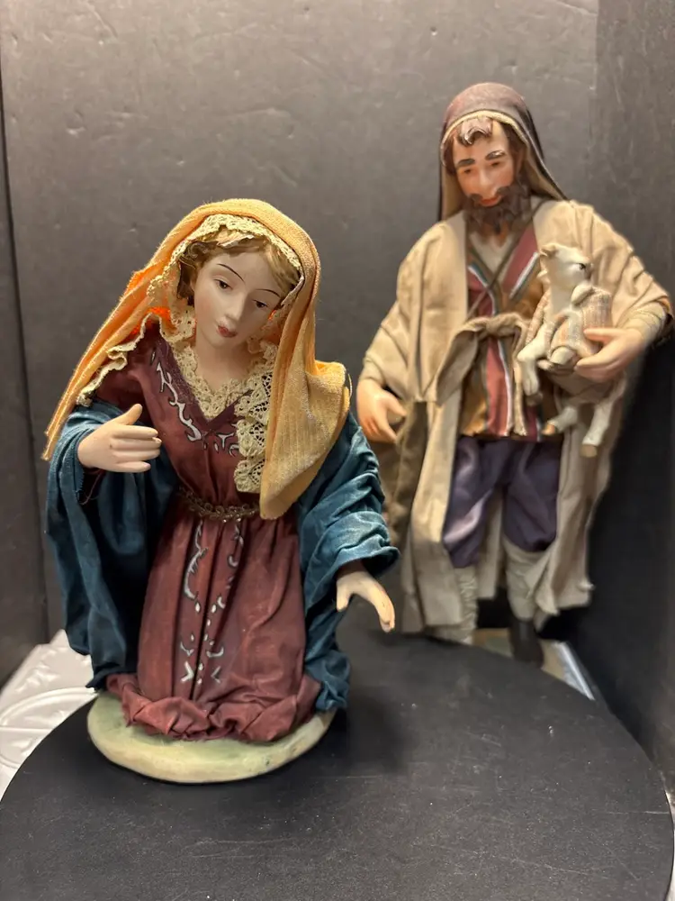 Vintage Grandeur Noel Nativity Set 2002 Figure Replacement Mary And Shepherd