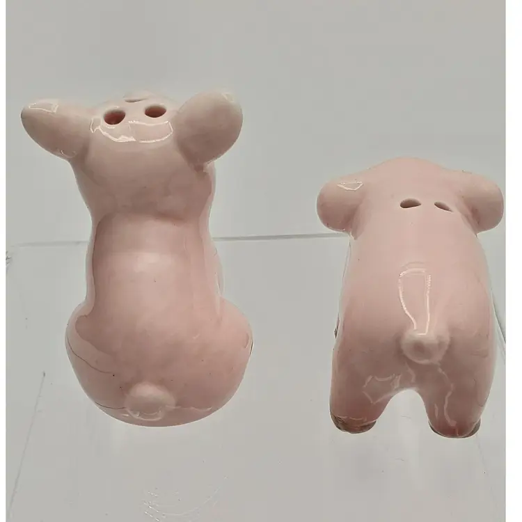 Vintage Kitschy Pink Piggy Salt and Pepper Shakers by Cracker Barrel