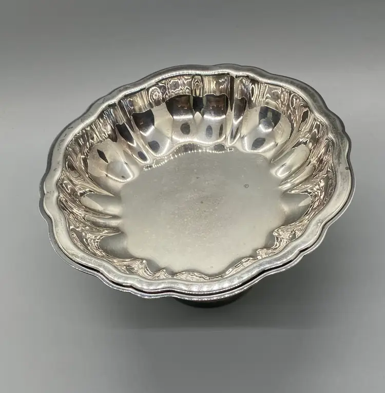 Wm A Rogers Silverplate Scallop Edge Pedestal Candy Nut Trinket Dish