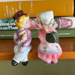 Vintage Dutch Shakers