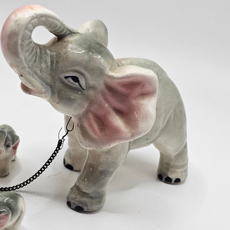 Vintage Set Of mama elephant and 4 babies Ceramic Japan Estate Find
