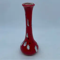 #1905 RED $1 Signed Vintage 1978 red ceramic vase with white and black spatter decoration 6.5” x 3.5”