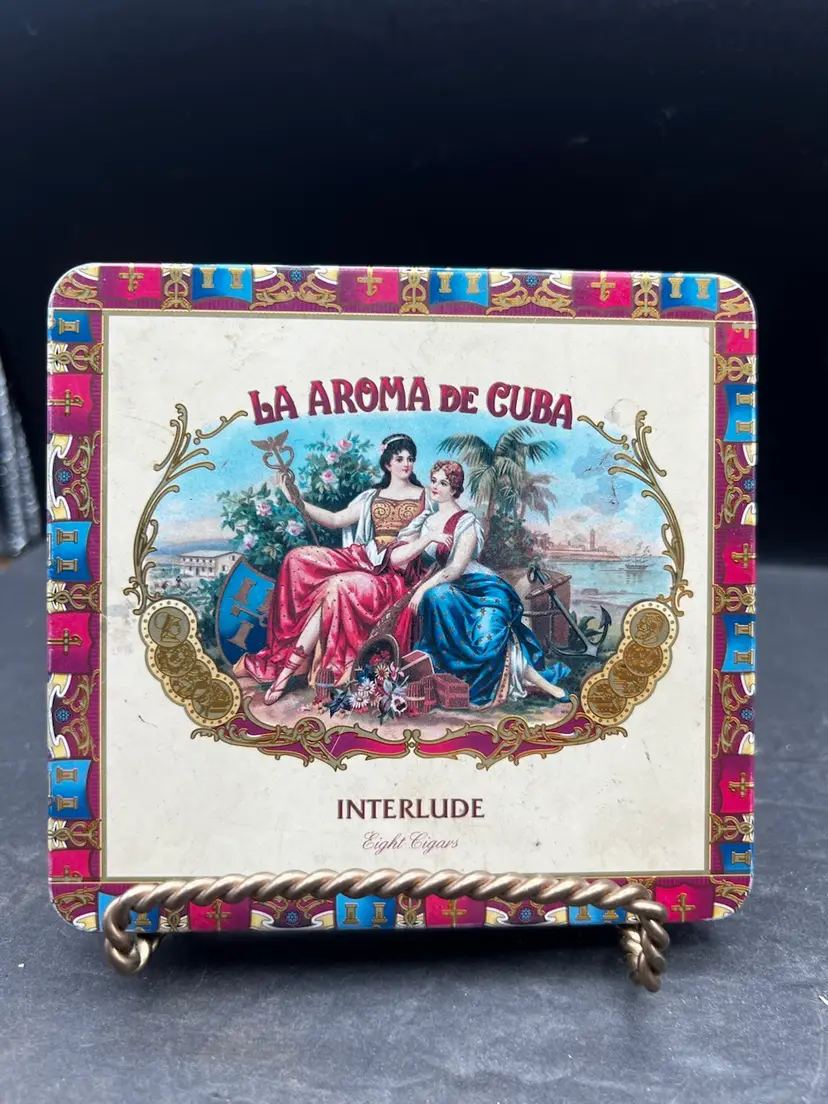 #515B Vintage Transfer Print Hinged Metal Cigar Box.  La Aroma De Cuba Interlude.  Made in the Dominical Republic.
