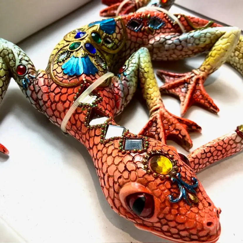 Fancy Gecko Bejeweled with Mirrors & Cabochons 8.5" Resin wall art with hangar