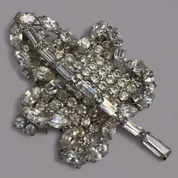 Vintage Kramer Of New York Rhinestone Leaf Brooch Pin So Pretty! 2”x 1.75”