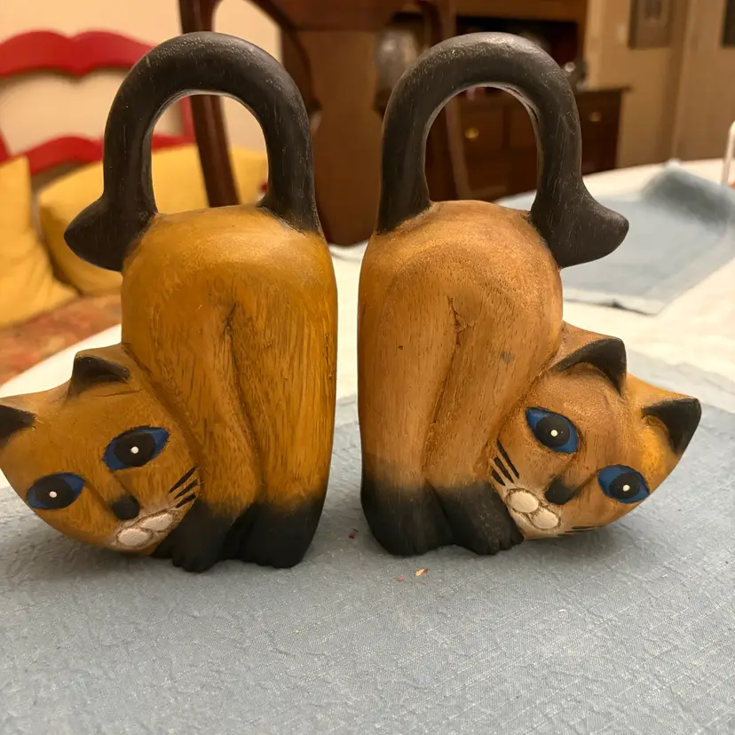 Vintage 7 in Tall 2 Cute Arched Back Siamese Cats Hand Carved Solid Wood