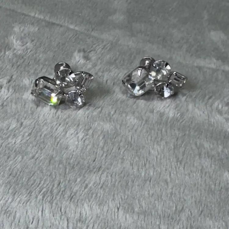 #10- Vintage Clear Crystal Rhinestone Screw Back Earrings