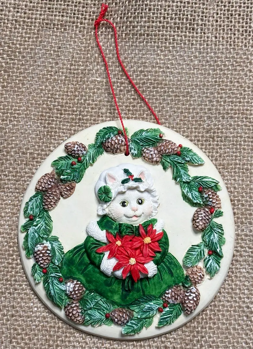 Silvestri Anthropomorphic Cat In Wreath Round Ceramic Ornament Christmas Kitsch