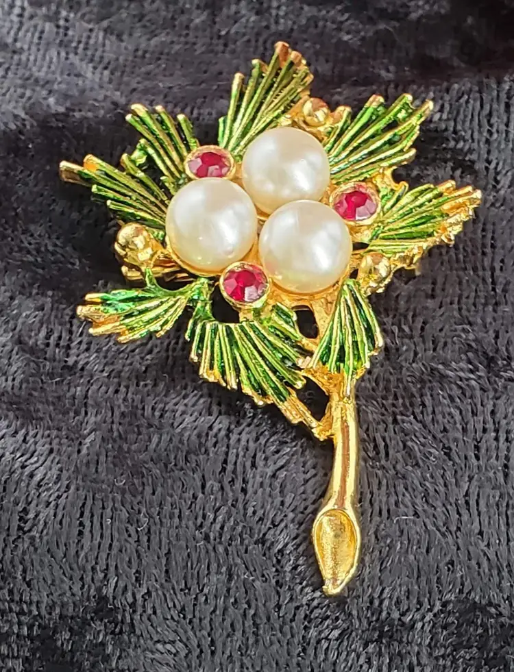 Evergreen Christmas Holiday Brooch Pin with Faux Pearls and Rubies Gold Tone