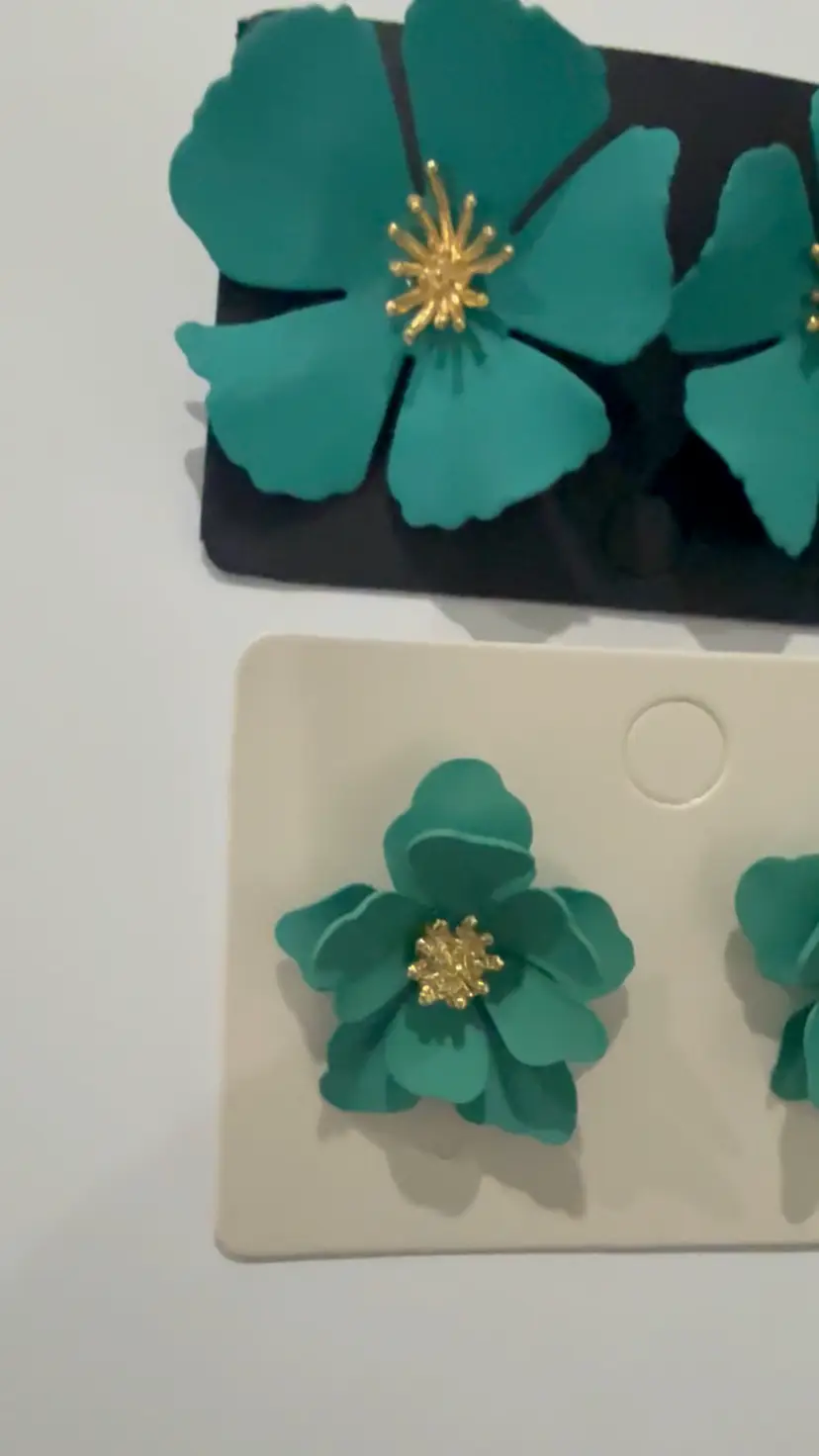 2 Pair Green Gold Flower Earrings Cute Floral Gift