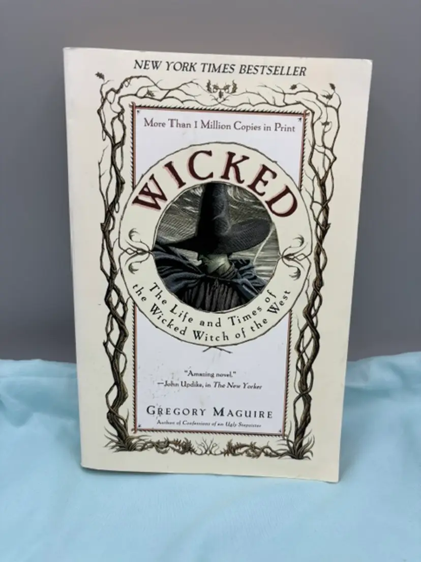 Wicked : The Life and Times of the Wicked Witch of the West by Gregory...