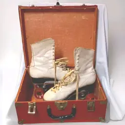 Lincoln maverick USA skates Womens Rare Find- SKATES Vintage Fury white 9/10