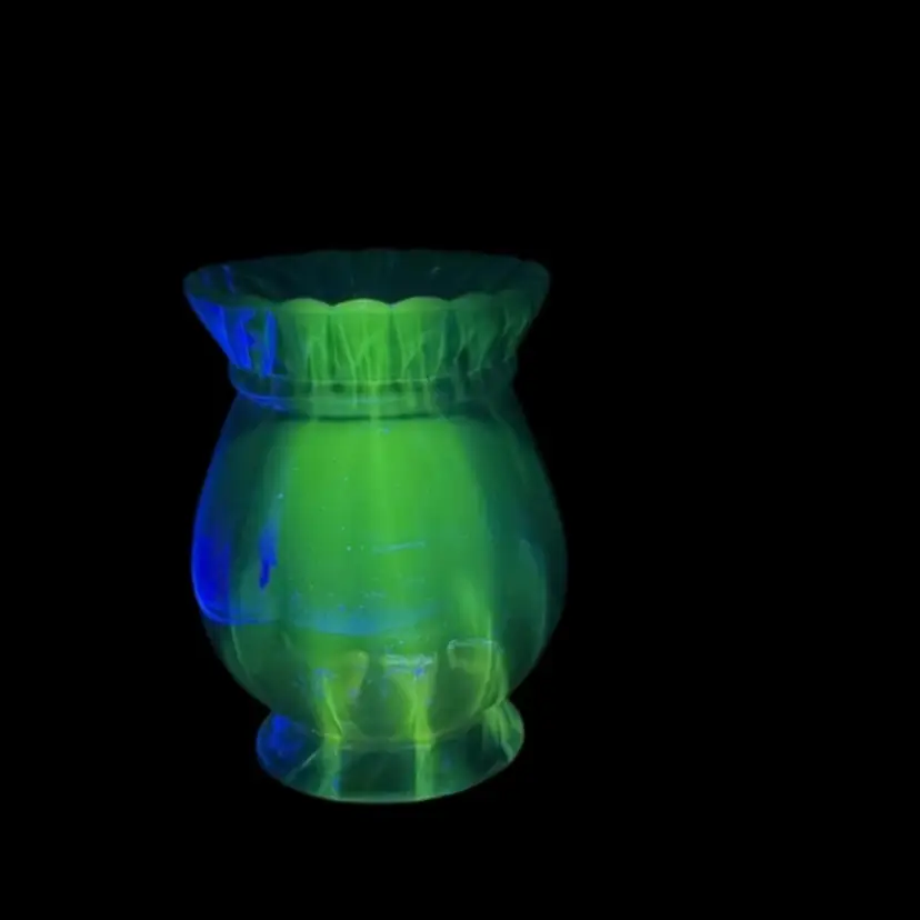 Vintage FENTON Amethyst Quilted Edge Ribbed Glass Vase 2019 Glows
5” T x 3-1/2” W